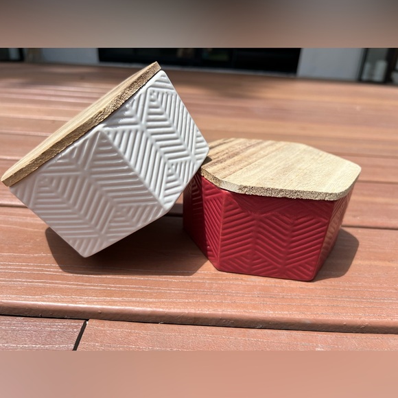 Set of two ceramic hexagon storage containers with wood lids with gasket - Picture 12 of 16